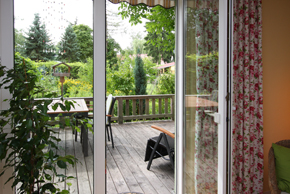 Wohnen im Ferienhaus Lehnitz, Blick auf die Terrasse